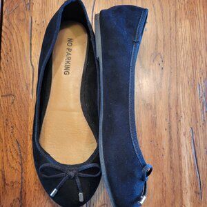 NO PARKING Larsa womens velvet flats